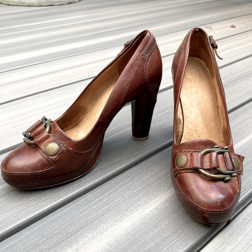 Frye brown leather heels 7.5